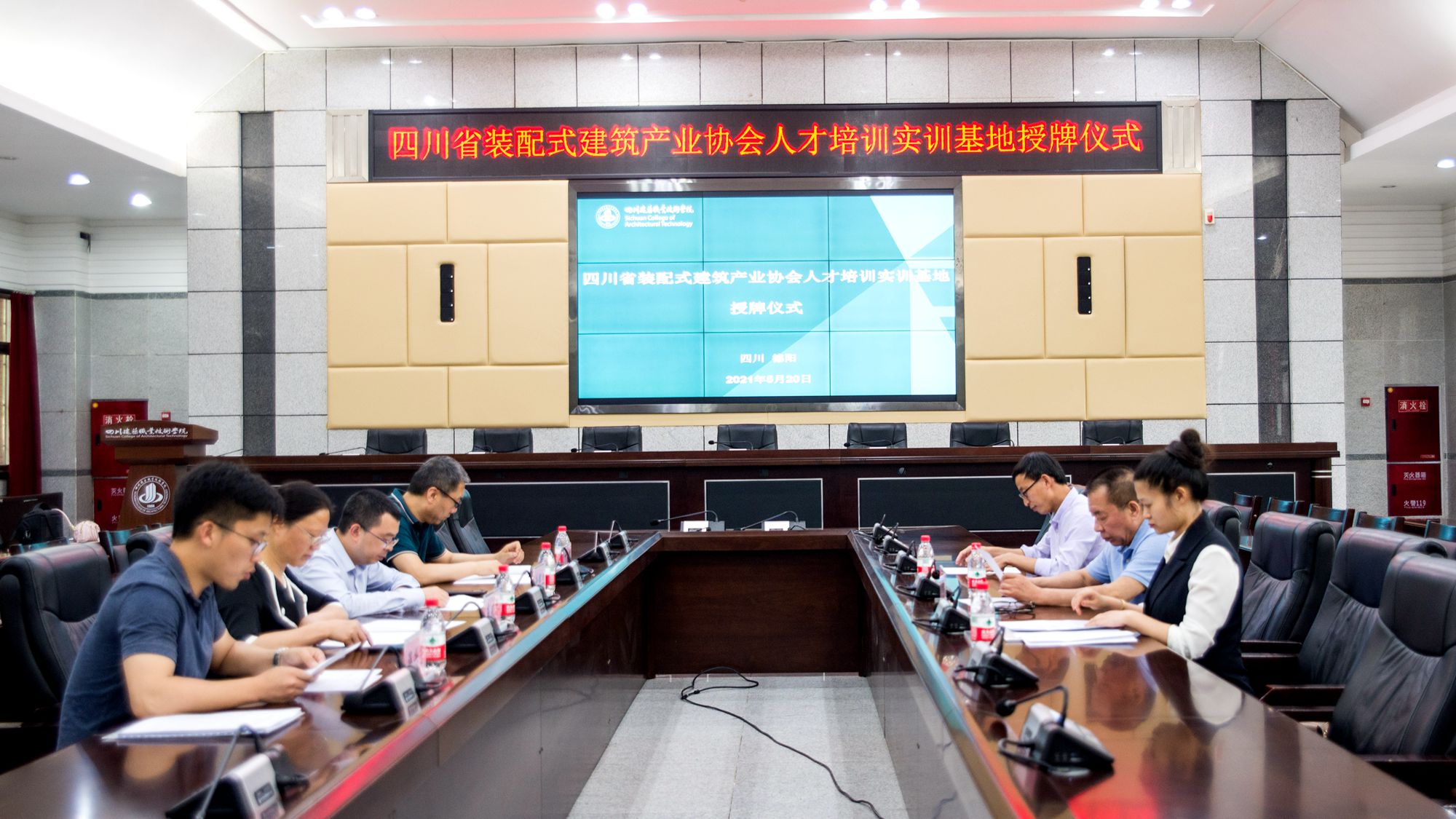 1621823468848688.jpg 封面.jpg