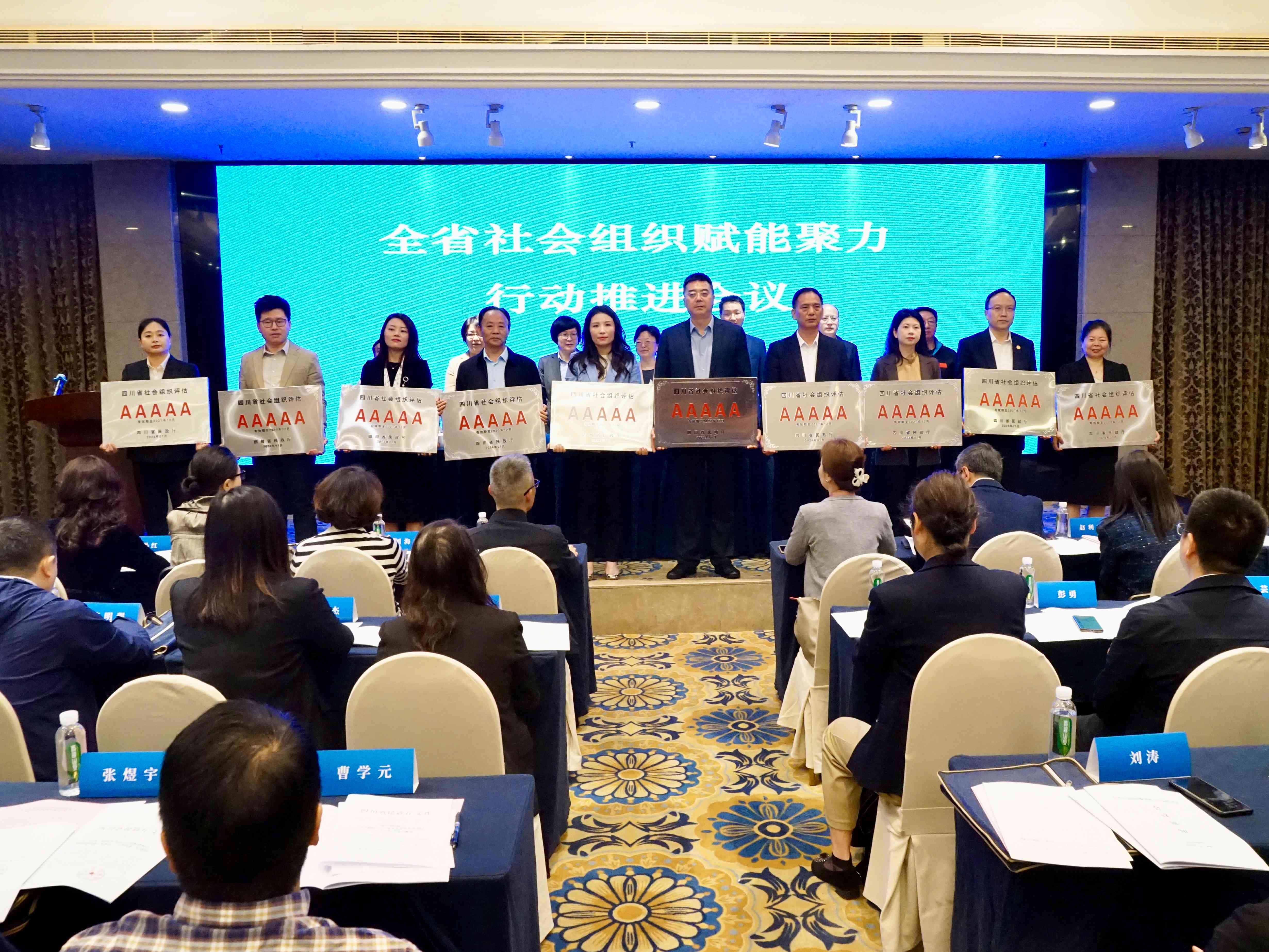 1712126551182106.jpg 授牌仪式(压缩).jpg